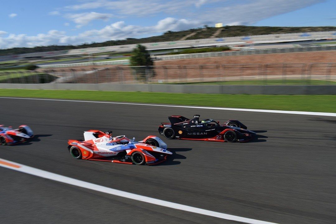 Alex Lynn manda en el segundo día de test en Cheste