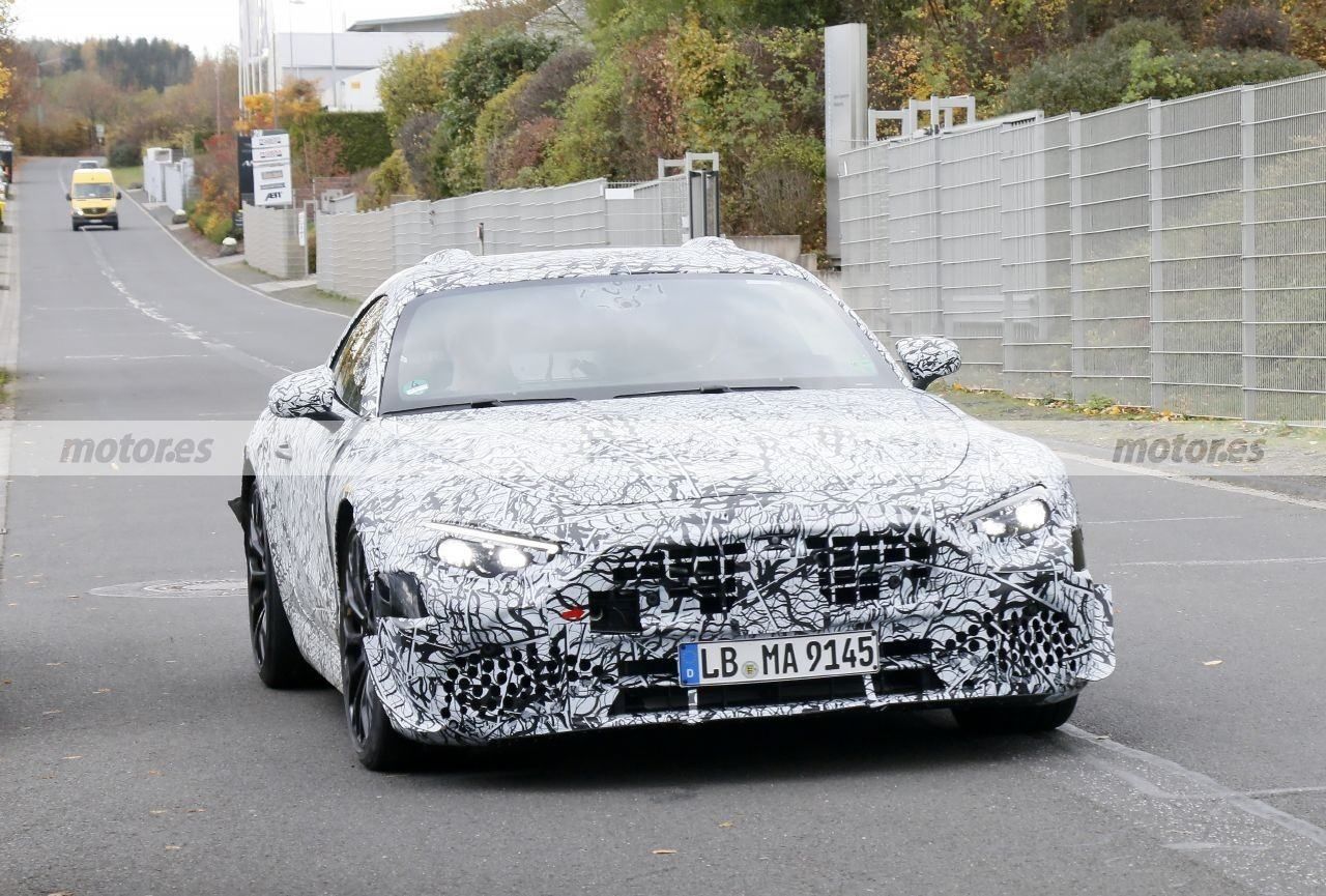 Nuevas fotos espía del Mercedes SL 2021 descubren interesantes detalles en su interior