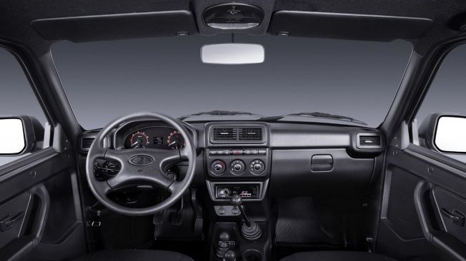 Lada 4x4 Black - interior