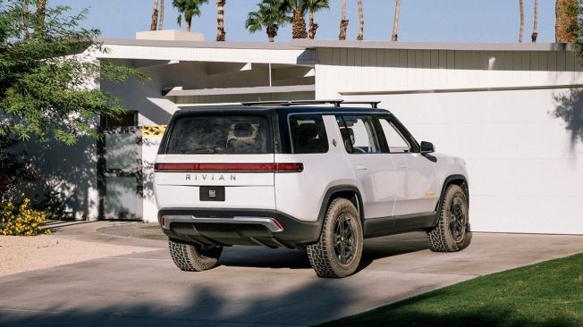 Rivian R1S - posterior