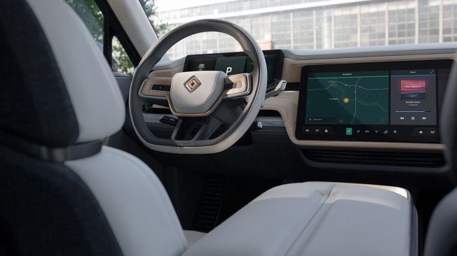 Rivian R1S - interior