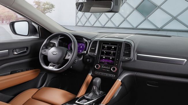 Samsung QM6 2021 - interior