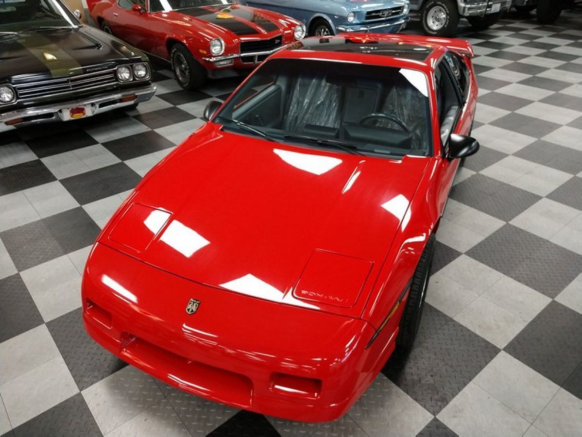 Récord absoluto: el último Pontiac Fiero fabricado vendido por más del triple de lo esperado