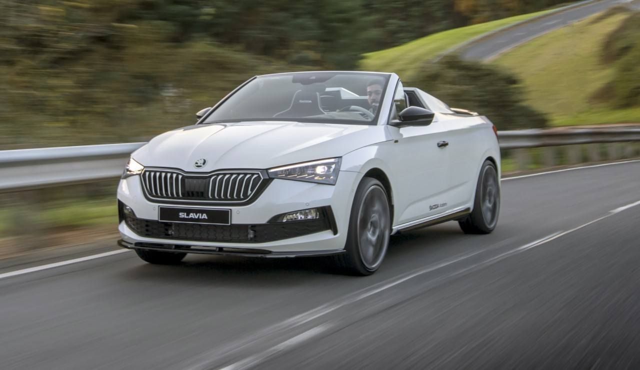 El Skoda Slavia, el roadster basado en el Scala, rueda en carreteras del Reino Unido