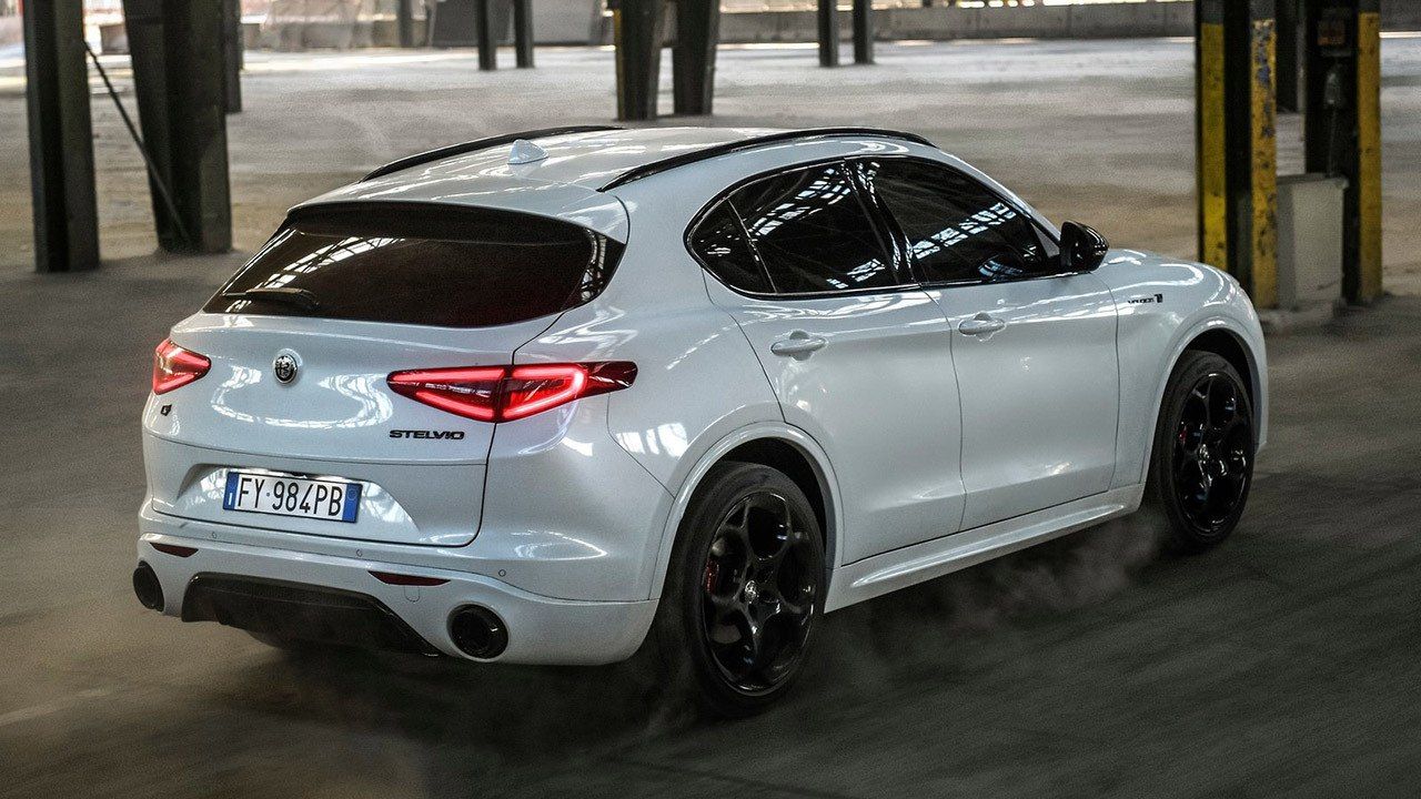 Alfa Romeo Stelvio Veloce Ti - posterior