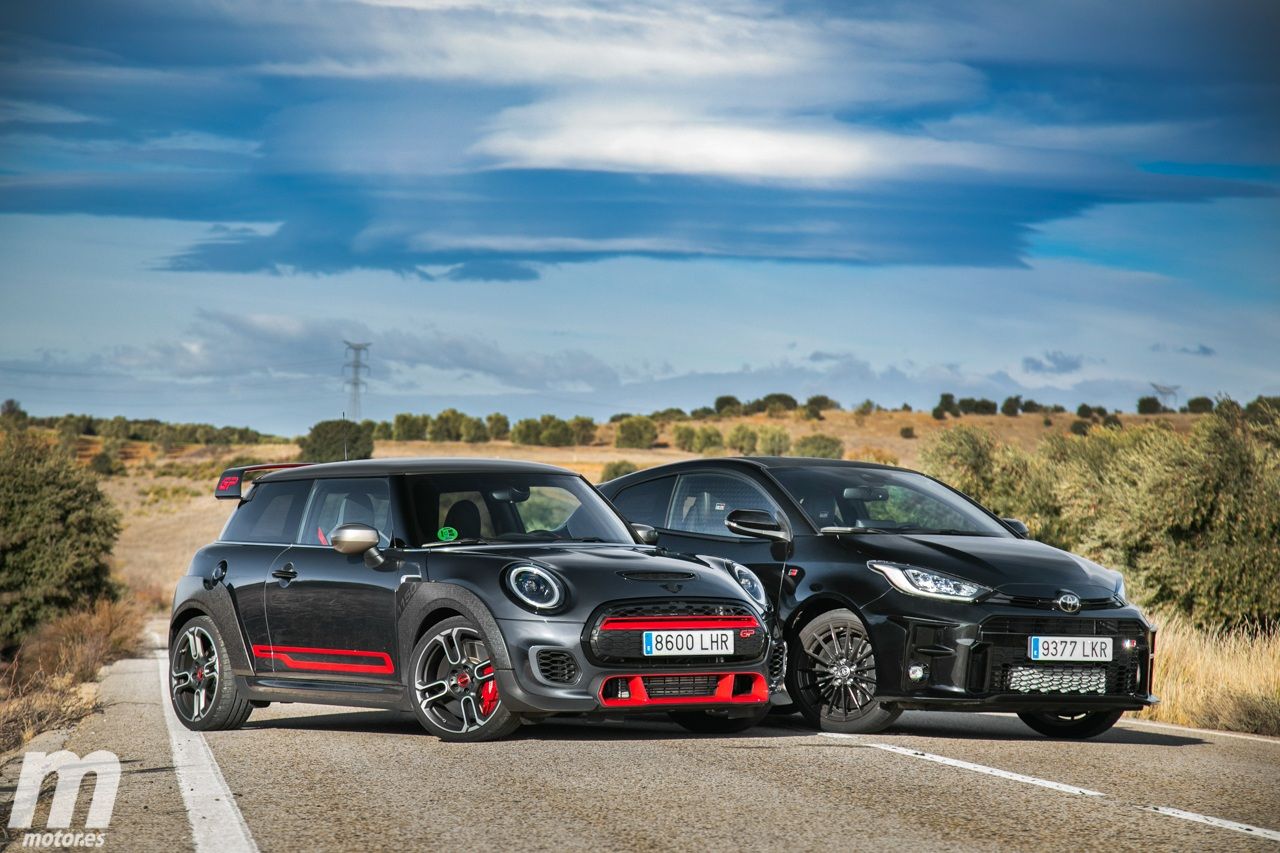 Comparativa MINI GP vs Toyota GR Yaris, donde la palabra “diversión” cobra sentido