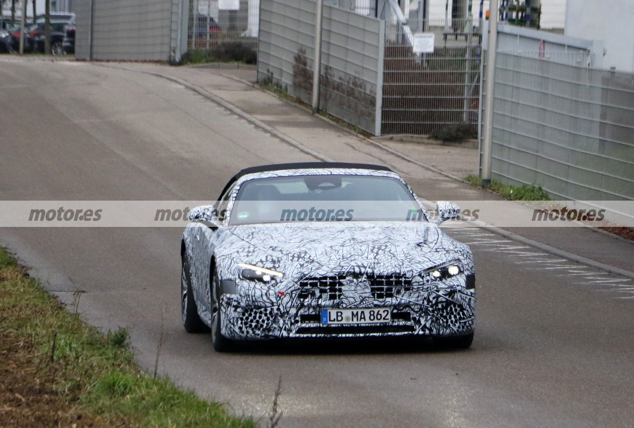 El nuevo Mercedes SL 2021 destapa el techo de lona en nuevas fotos espía