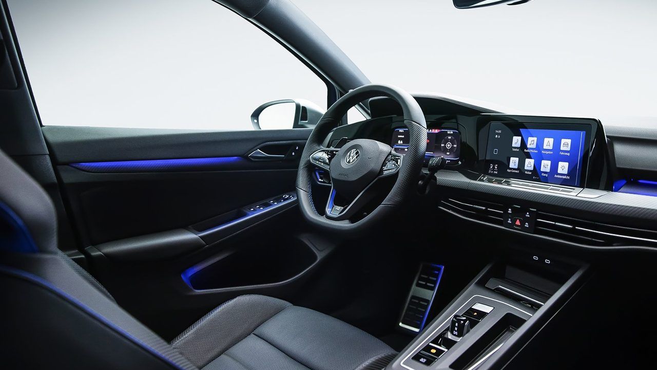 Volkswagen Golf R 2021 - interior