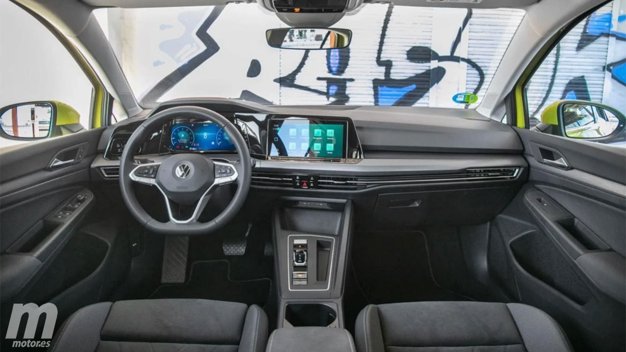 Volkswagen Golf - interior