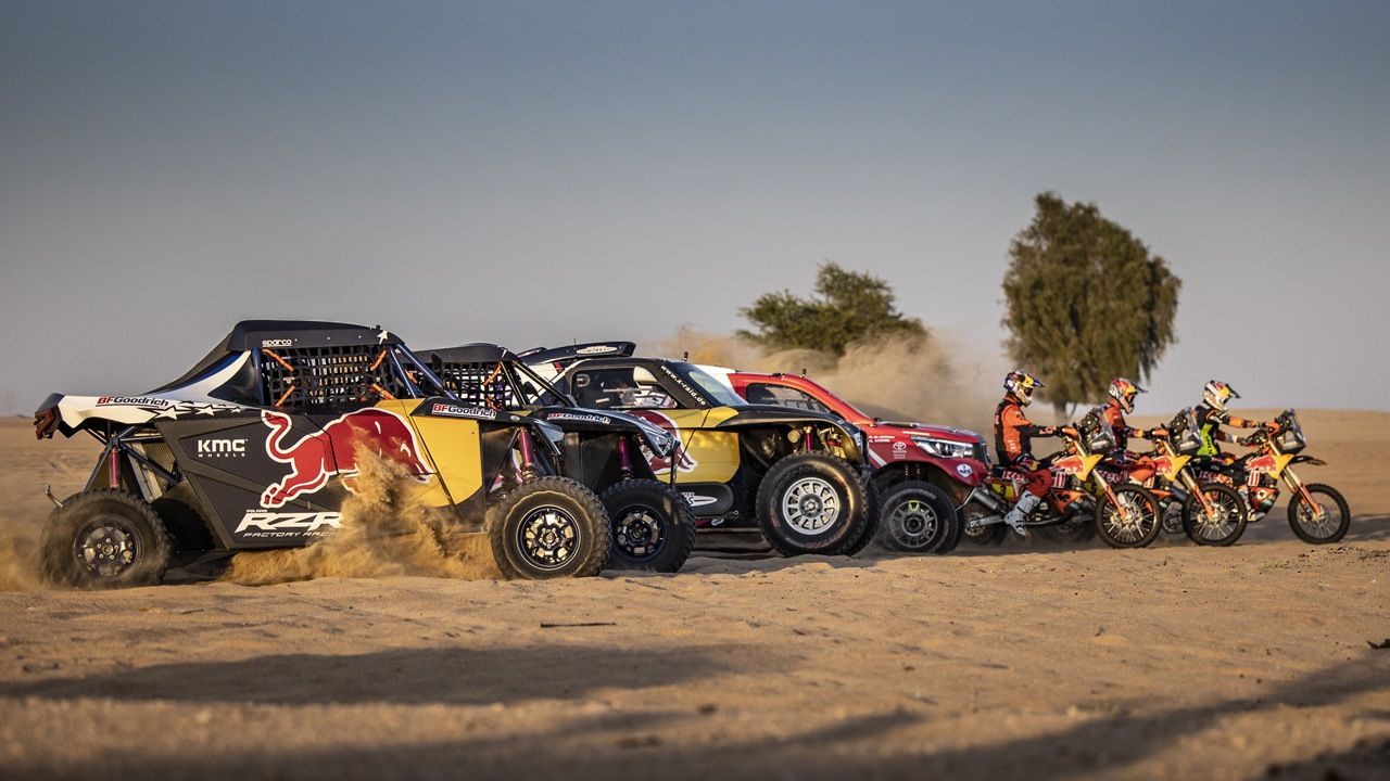 Red Bull presume de 'ejército' para el Dakar 2021 tras su llegada a Jeddah