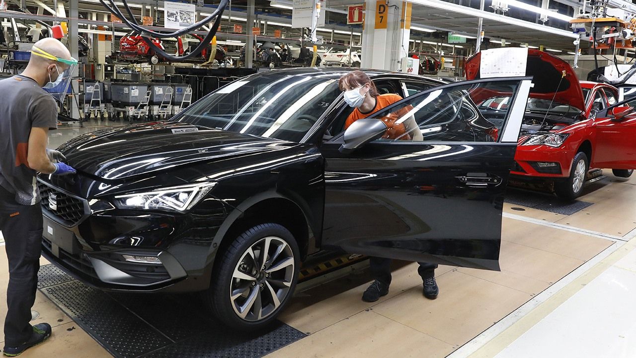 SEAT reducirá la producción de coches por la escasez de componentes