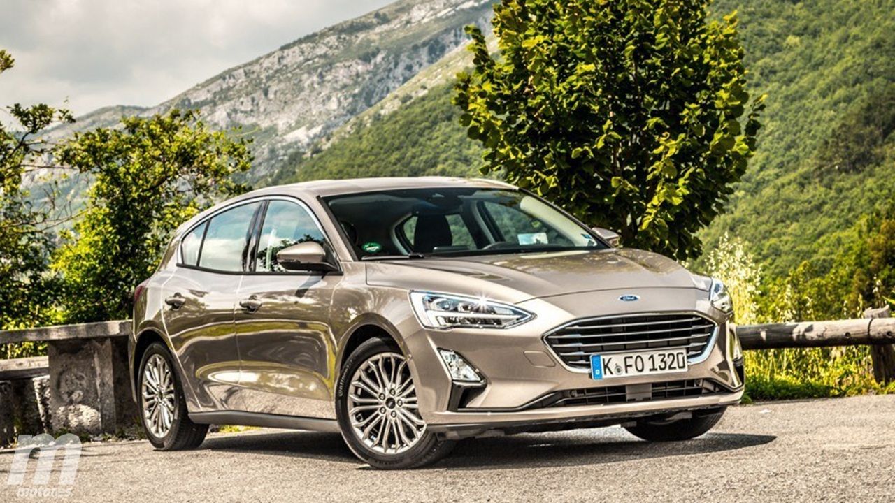 Holanda - Noviembre 2020: El Ford Focus escala puestos en un mercado en caída