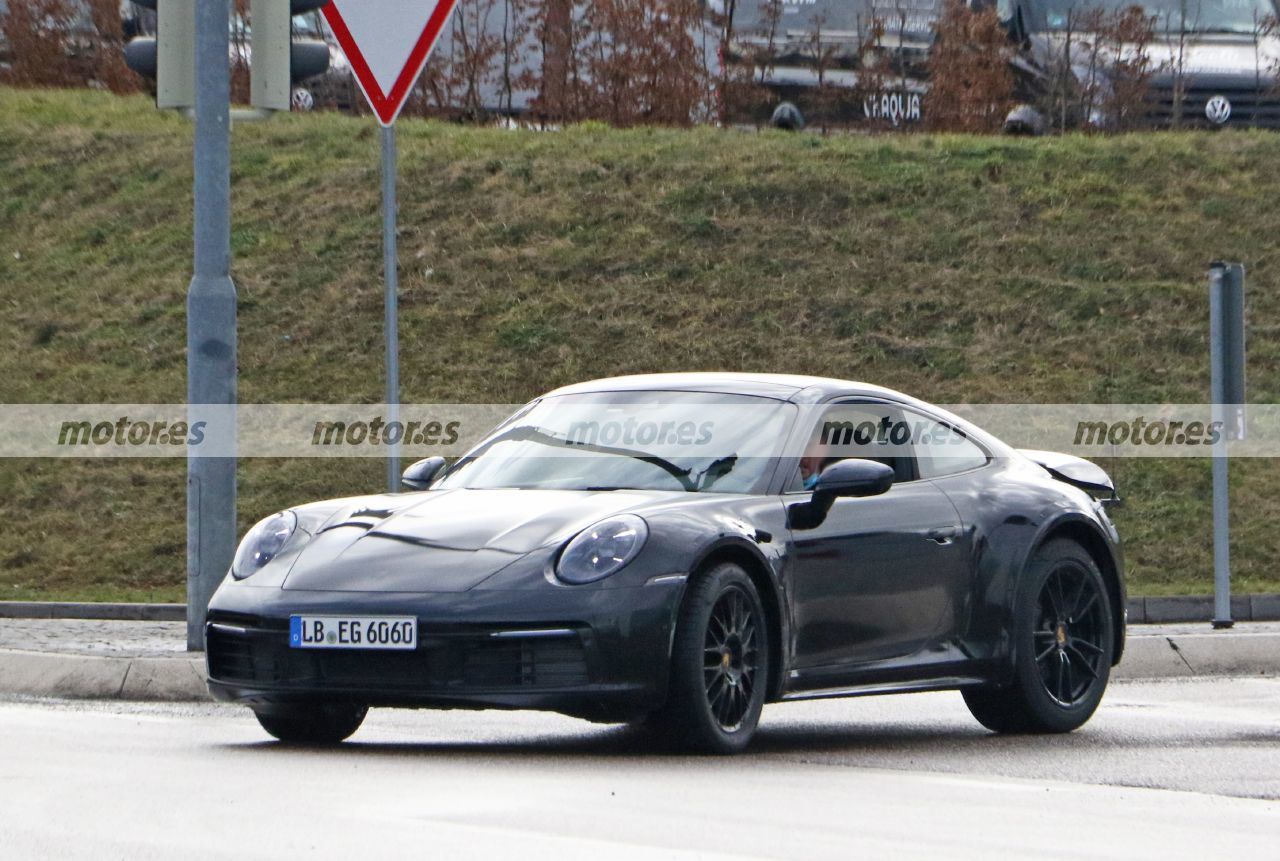 Nuevas fotos espía del futuro Porsche 911 Dakar revelan detalles propios de producción