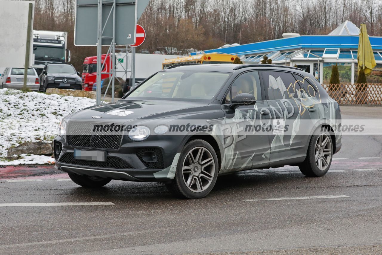 Foto espía Bentley Bentayga EWB 2022 - exterior