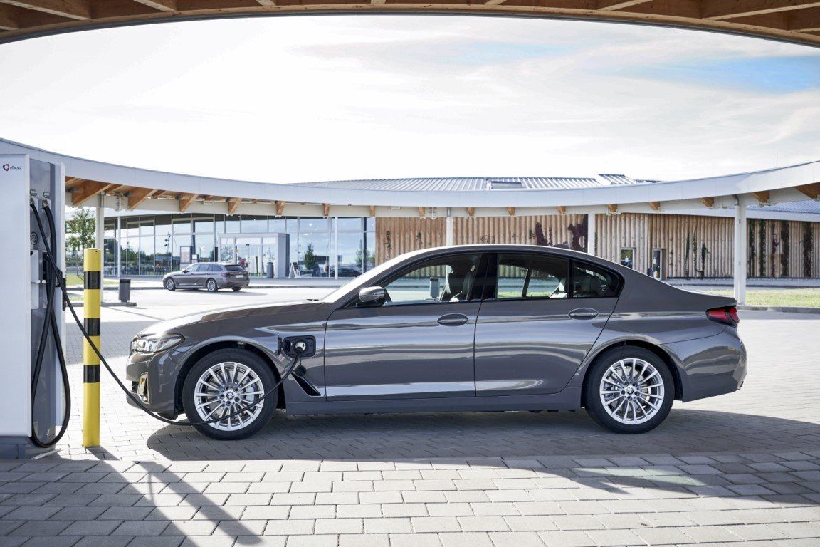 Foto BMW Serie 5 520e - exterior