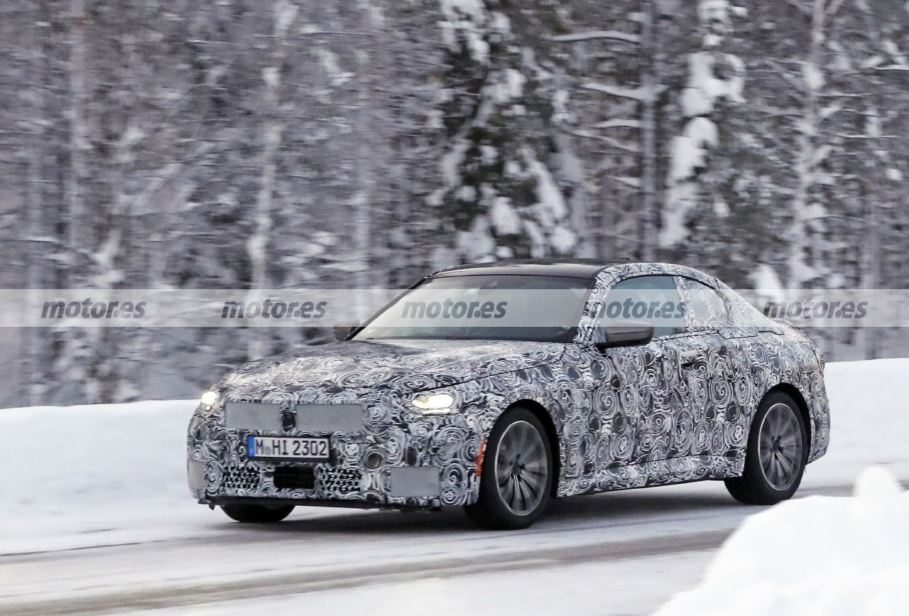 Cazado un prototipo camuflado del BMW M240i Coupé 2022 en las pruebas de invierno