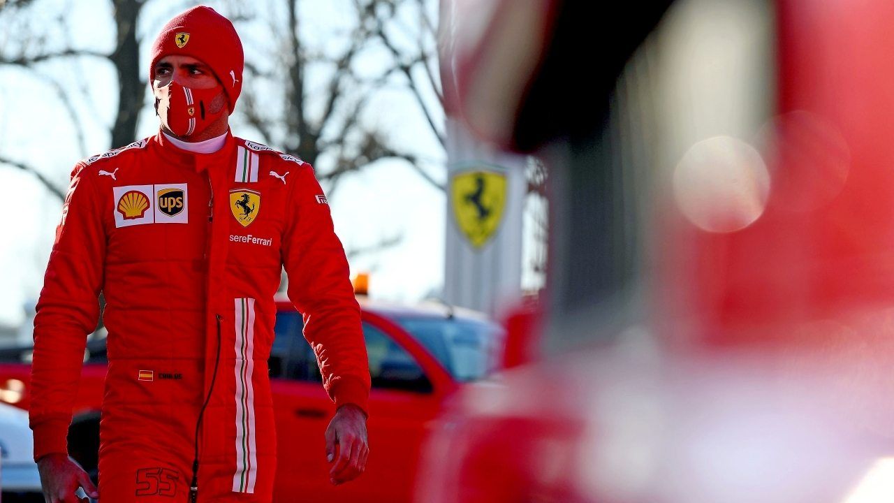 El bonito detalle de Carlos Sainz con los tifosi presentes en el test de Fiorano