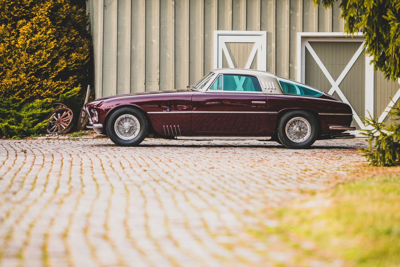 Uno de los tres Ferrari 375 America by Vignale aparece a subasta