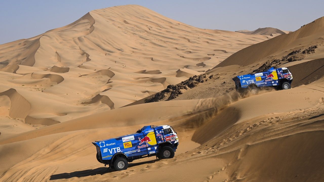 Gymkhana de obstáculos en la etapa en bucle de Wadi Ad-Dawasir