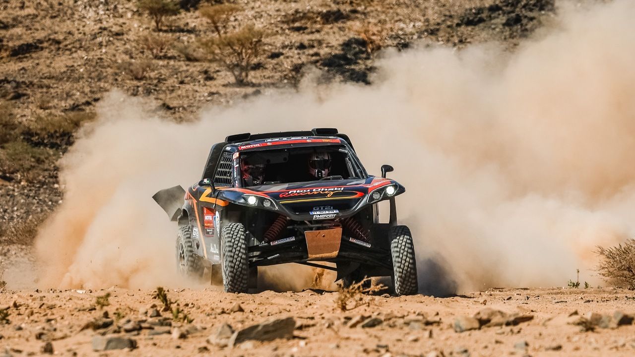 Kris Meeke deja destellos de su velocidad en su debut en el Dakar