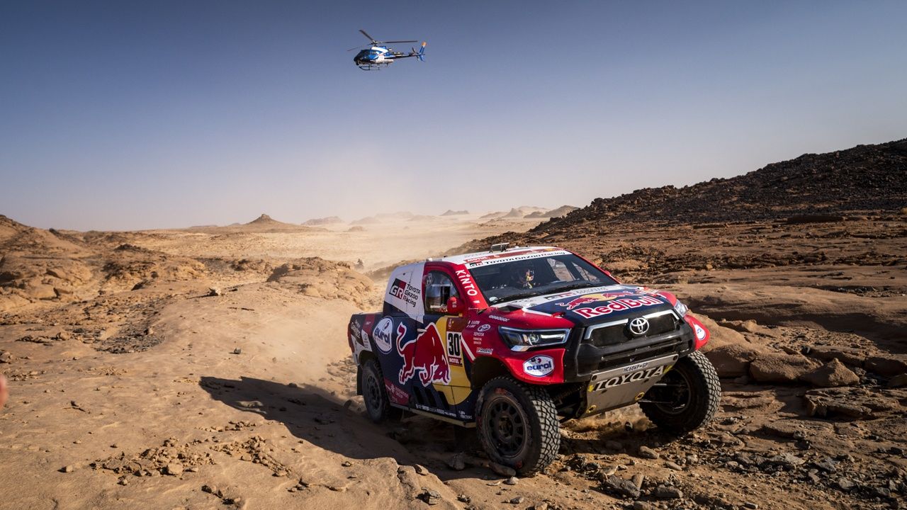 Nasser Al-Attiyah repite victoria mientras Carlos Sainz cede media hora