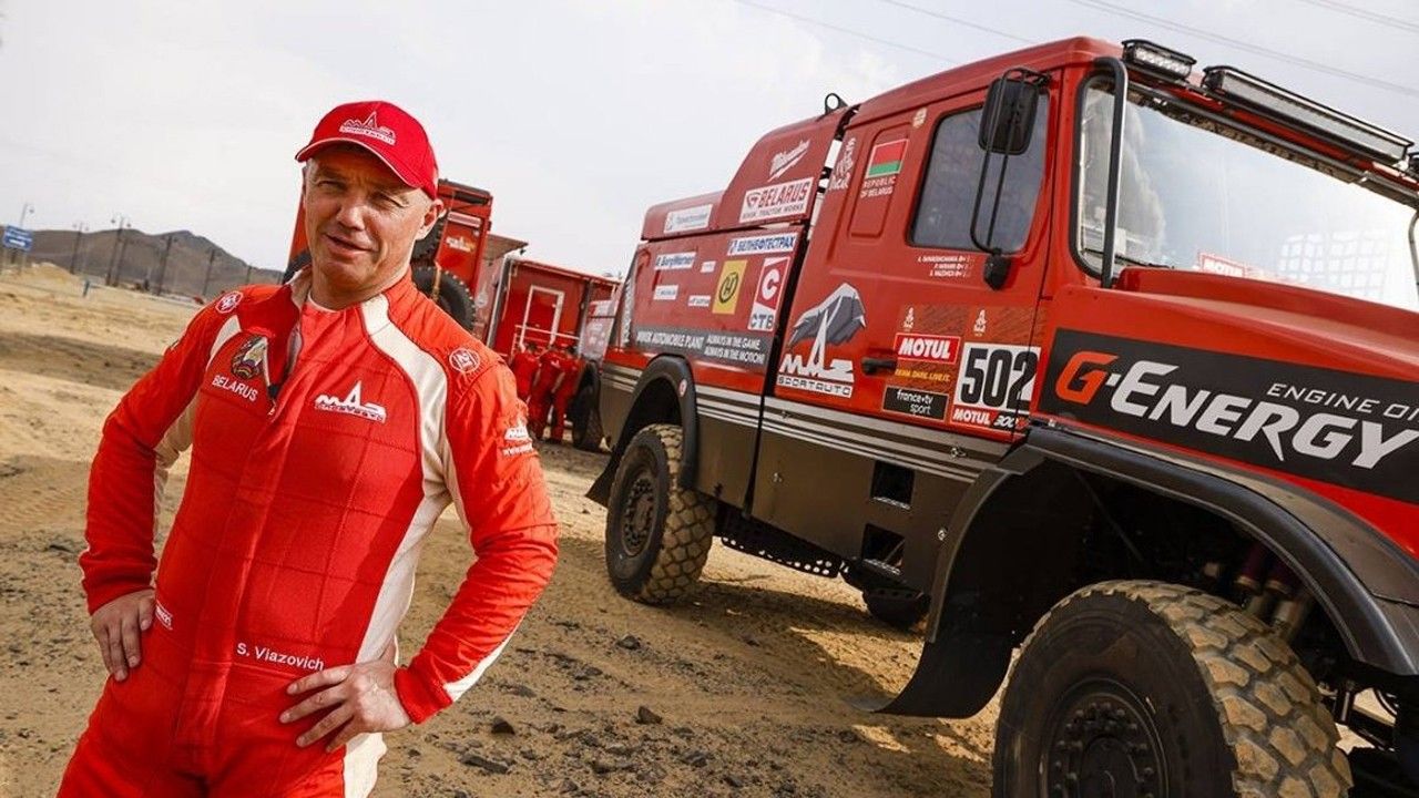 Nasser Al-Attiyah se impone en el prólogo tras el pinchazo de Carlos Sainz