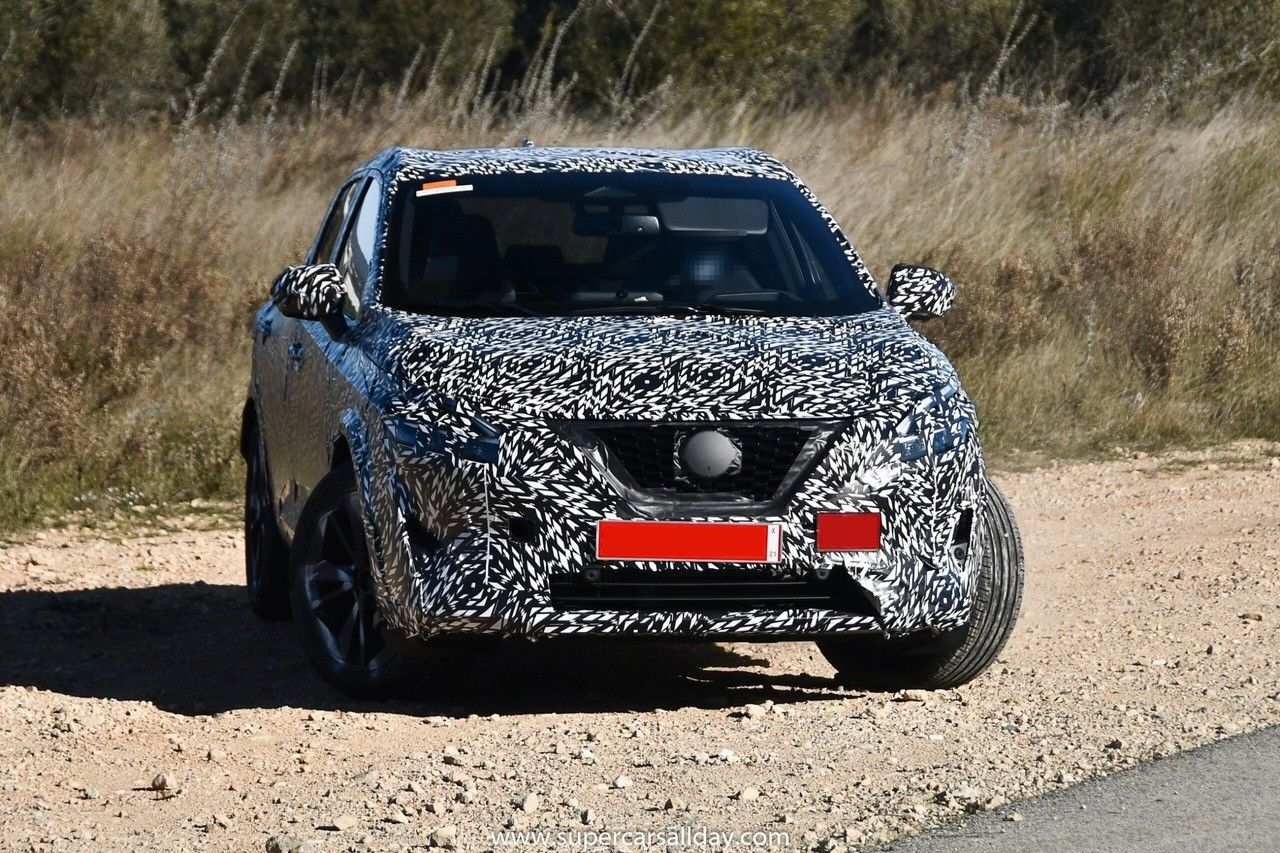 El Nissan Qashqai 2021 enseña sus luces traseras en nuevas fotos espía