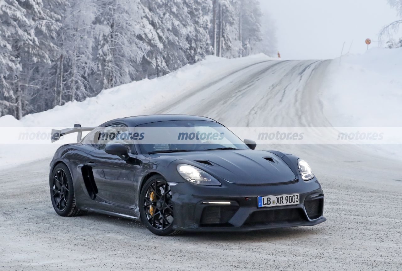 Foto espía  Porsche 718 Cayman GT4 RS 2022 - exterior