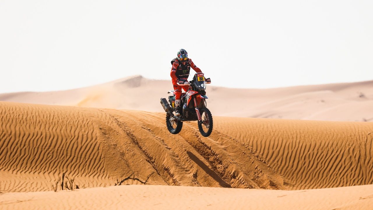 Los protagonistas del Dakar hacen su último esfuerzo antes del día de descanso