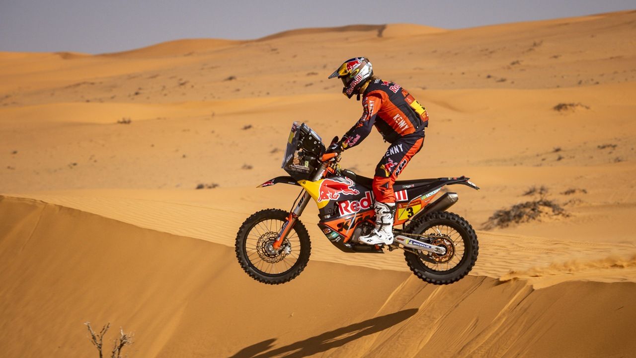 Los protagonistas del Dakar hacen su último esfuerzo antes del día de descanso