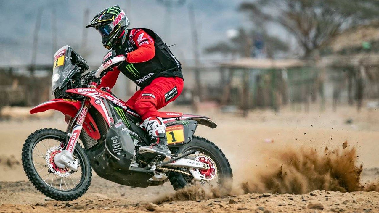 Brabec y Giroud lideran el prólogo del Dakar en motos y quads