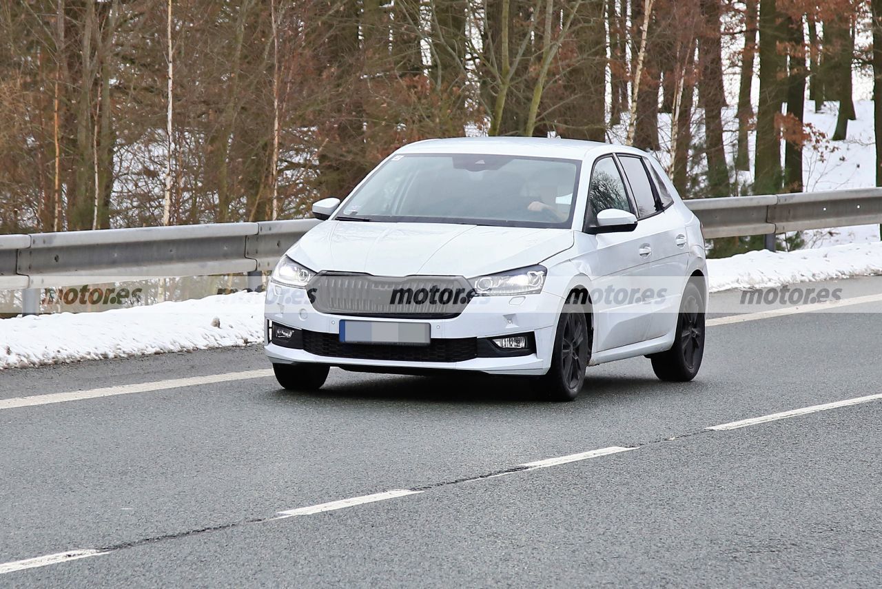 Los Skoda Fabia 2022, y Fabia Monte Carlo, lucen al desnudo en nuevas fotos espía