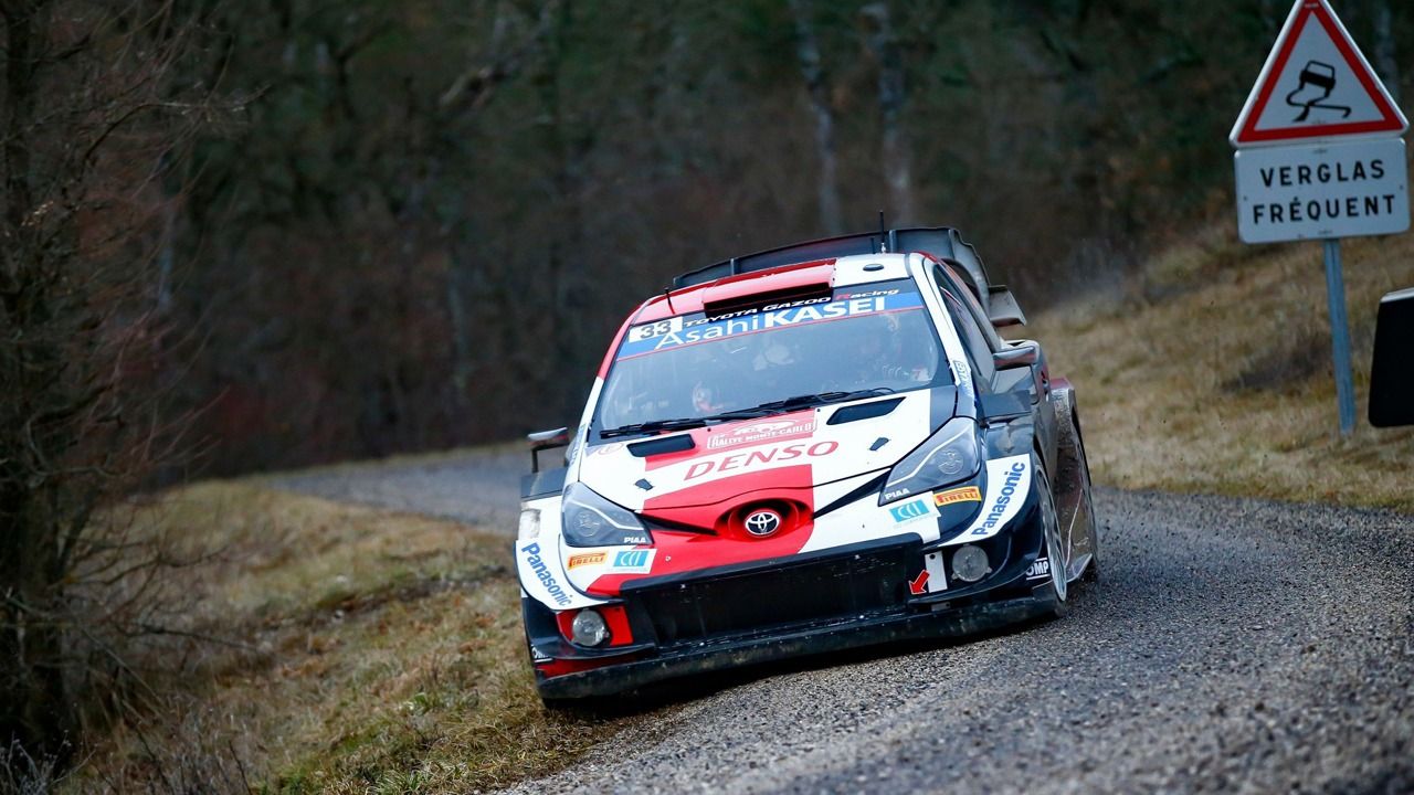 El traspiés de Sébastien Ogier deja a Elfyn Evans al frente del 'Monte'