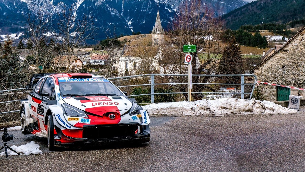 El traspiés de Sébastien Ogier deja a Elfyn Evans al frente del 'Monte'