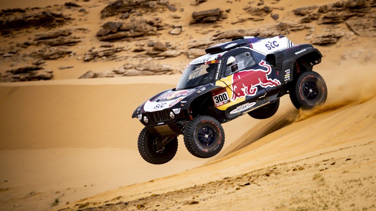 Victoria de Nasser Al-Attiyah en una octava etapa en clave 'Big Three'