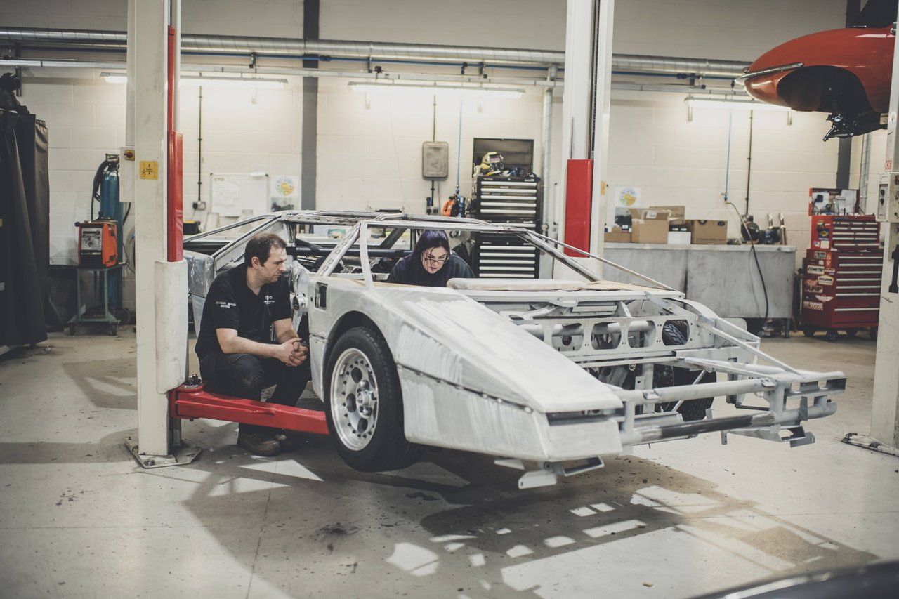 Primeras imágenes del Aston Martin Bulldog durante su restauración