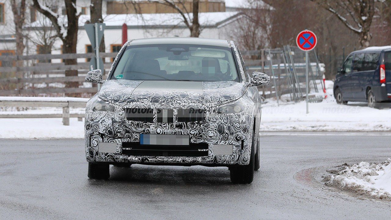 BMW iX1 - foto espía frontal