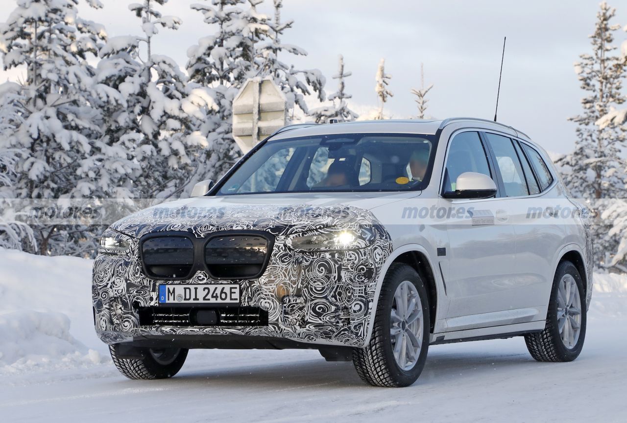 El BMW iX3 Facelift 2022, cazado en las pruebas de invierno con el paquete M Sport