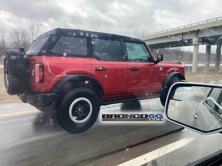 Avistada una misteriosa variante fastback del Ford Bronco soft-top