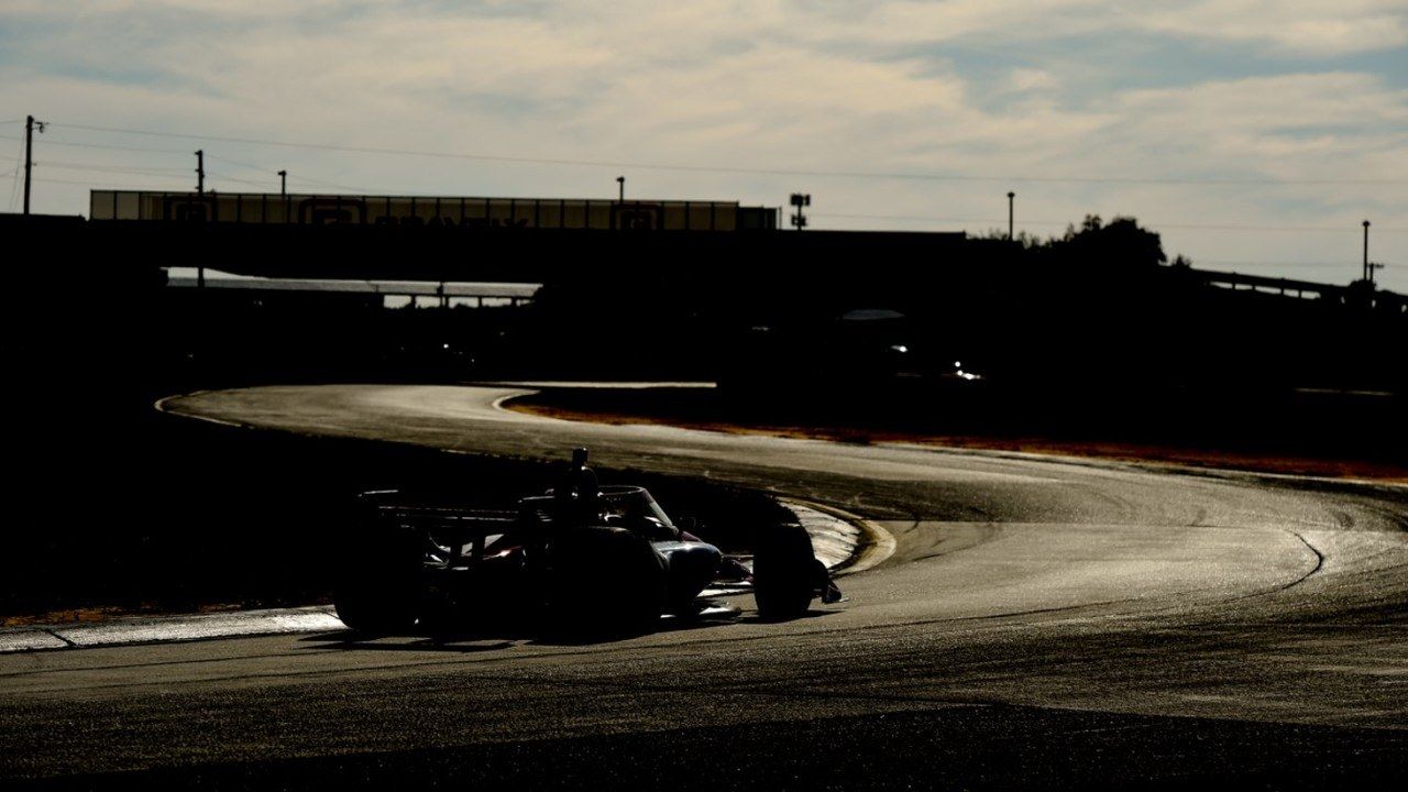 J. R. Hildebrand inscribe un IndyCar moderno en la Subida a Pikes Peak