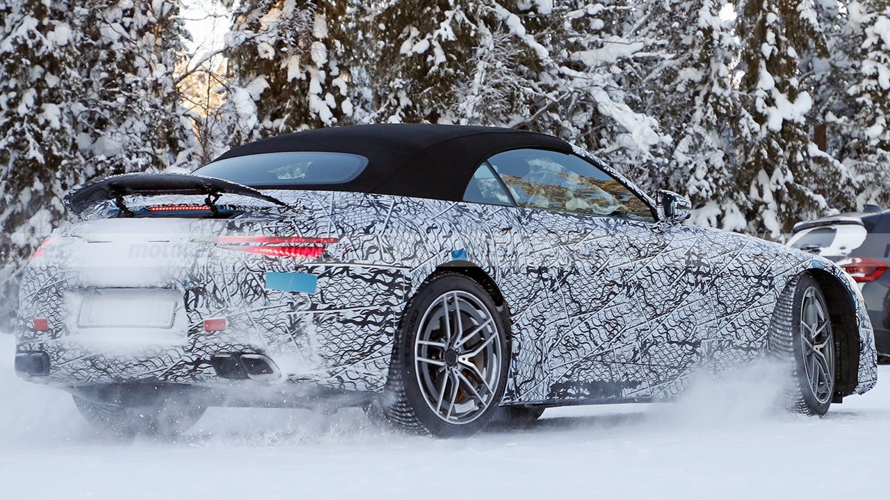 Mercedes-AMG SL 2022 - foto espía posterior