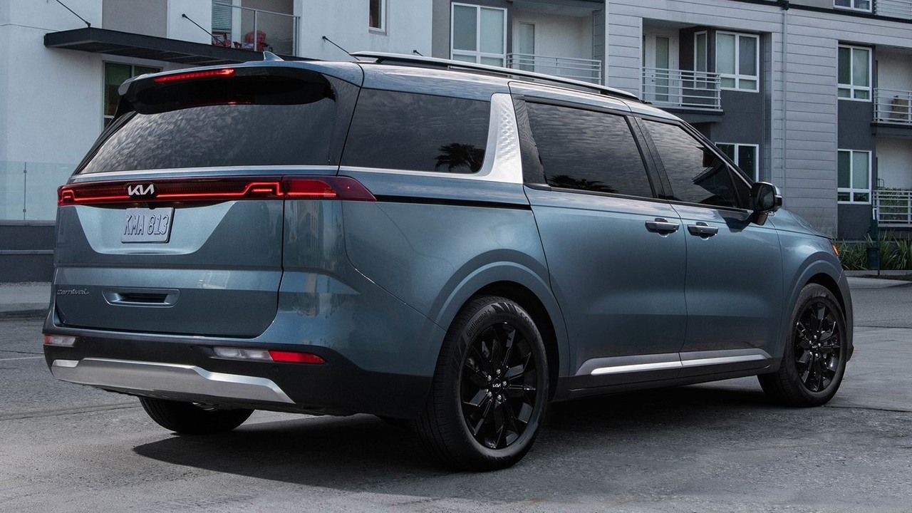 KIA Carnival 2022 - posterior