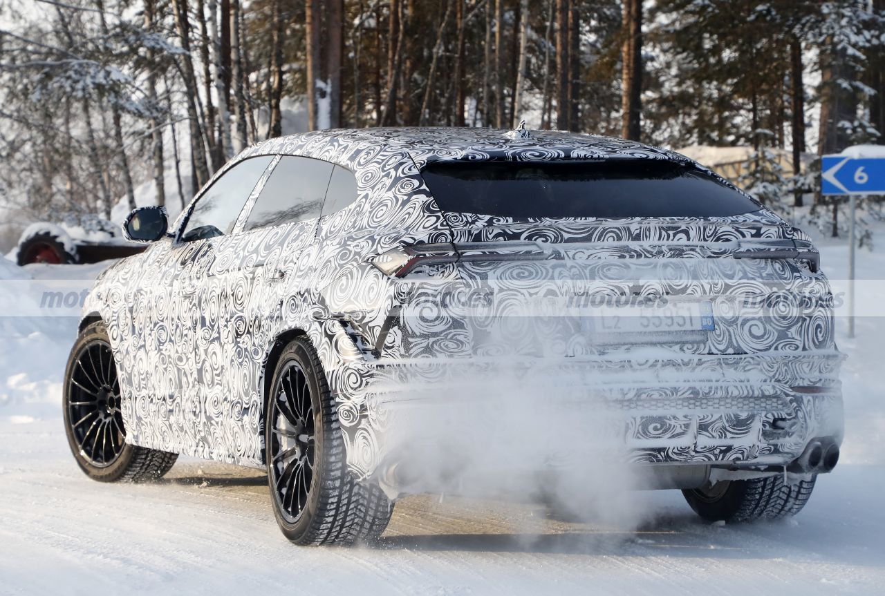 Foto espía Lamborghini Urus EVO 2022 - exterior