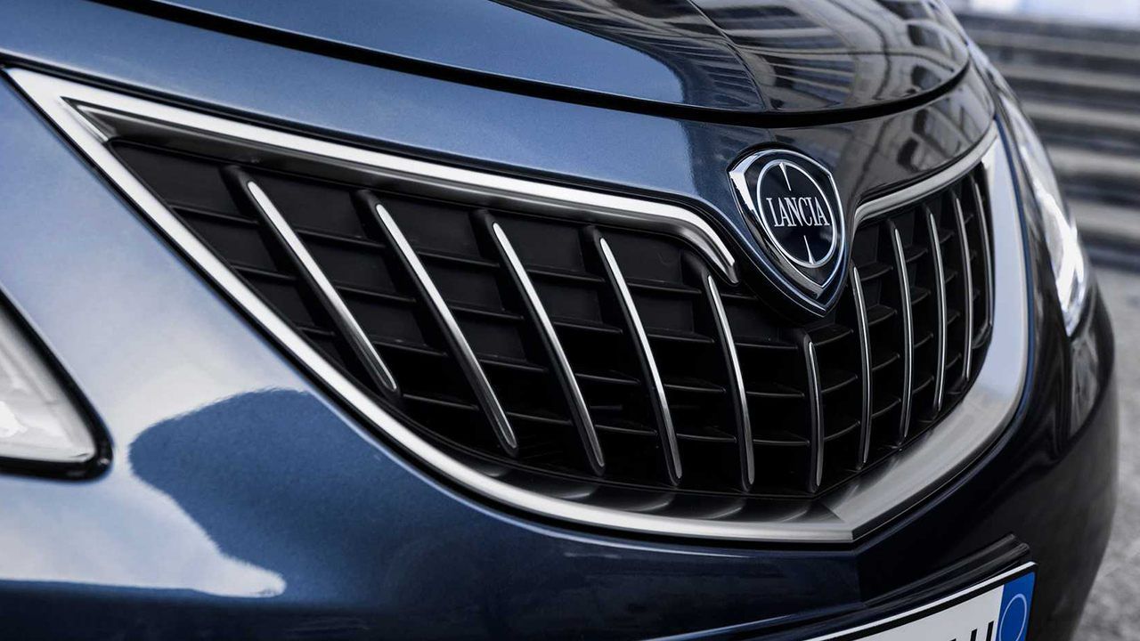 Detalle del frontal del Lancia Ypsilon Facelift 2021