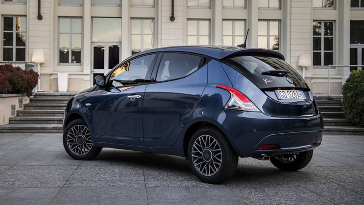 Lancia Ypsilon 2021 - posterior