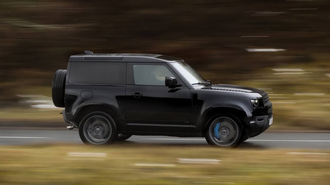 Land Rover Defender V8 - lateral