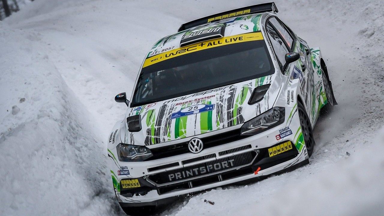 Ott Tänak baila en el hielo del Arctic Rally para empezar de líder