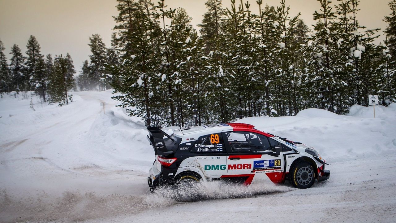 Ott Tänak mantiene bajo control a Kalle Rovanperä en el Arctic Rally