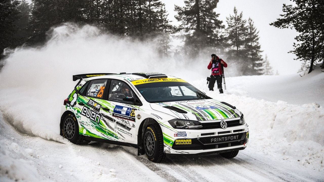 Ott Tänak mantiene bajo control a Kalle Rovanperä en el Arctic Rally