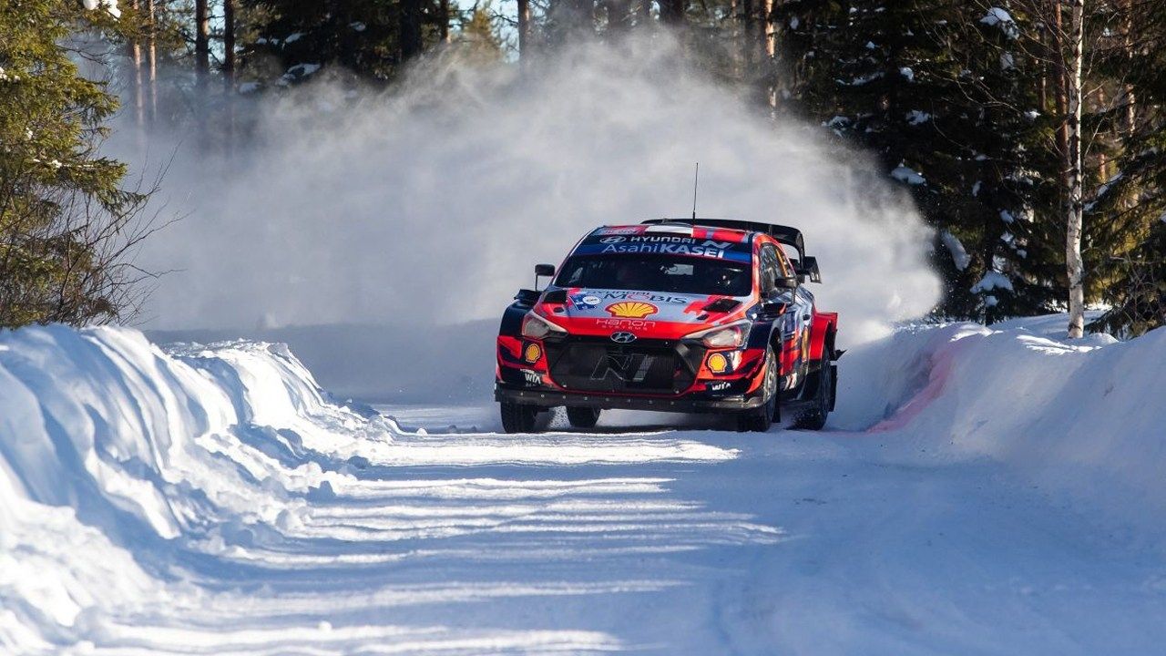 Ott Tänak sigue con paso firme en el Arctic Rally, no así Sébastien Ogier